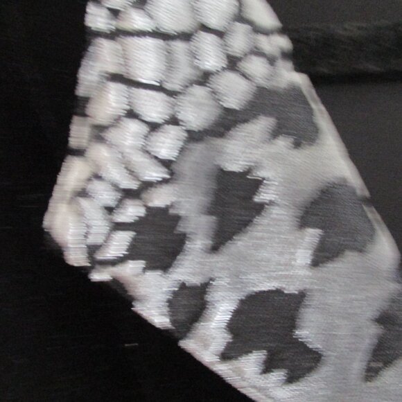 Chico’s Black Velvet Tunic Top Silver Collar Size 2 m l - Picture 3 of 3